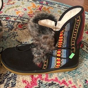Sanuk boots
